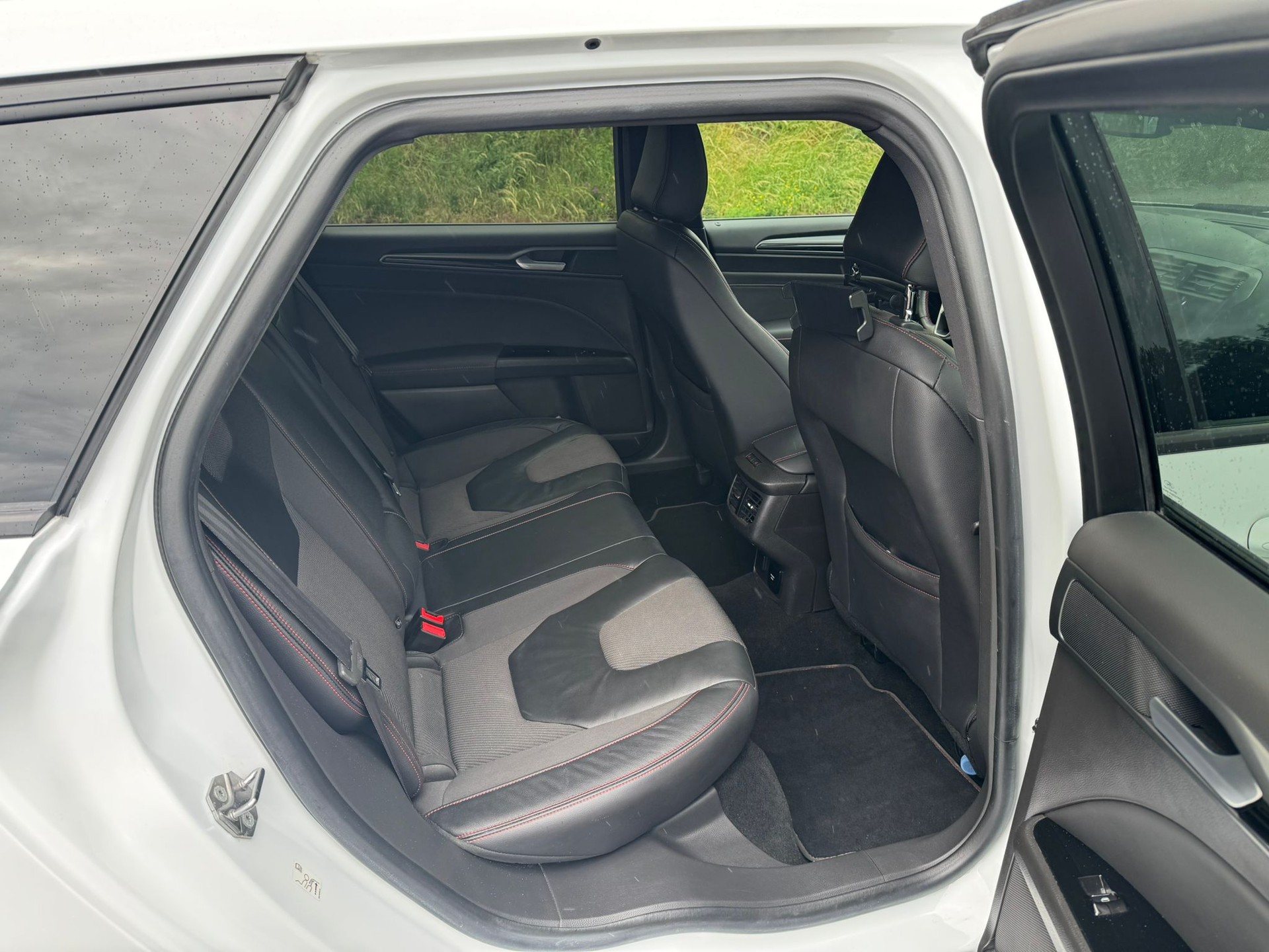 FORD Mondeo 2.0 TDCi ST-Line PowerShift-image-14