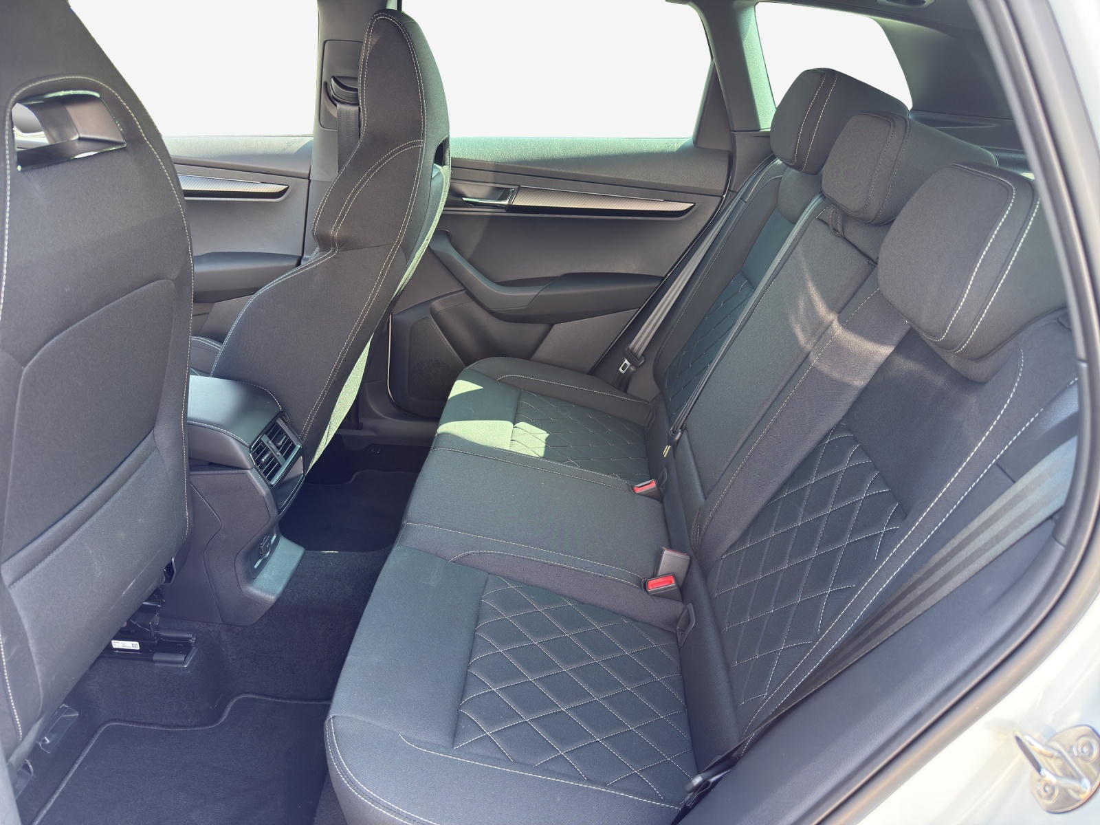 SKODA Karoq 2.0 TDI CR Sport Line 4x4 DSG-image-11