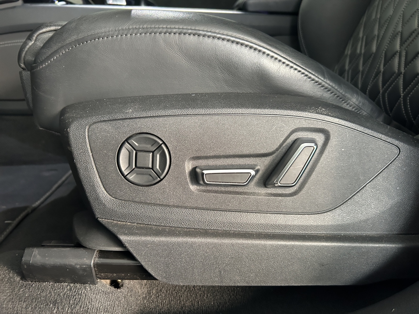 AUDI e-tron 55 S Line quattro-image-19
