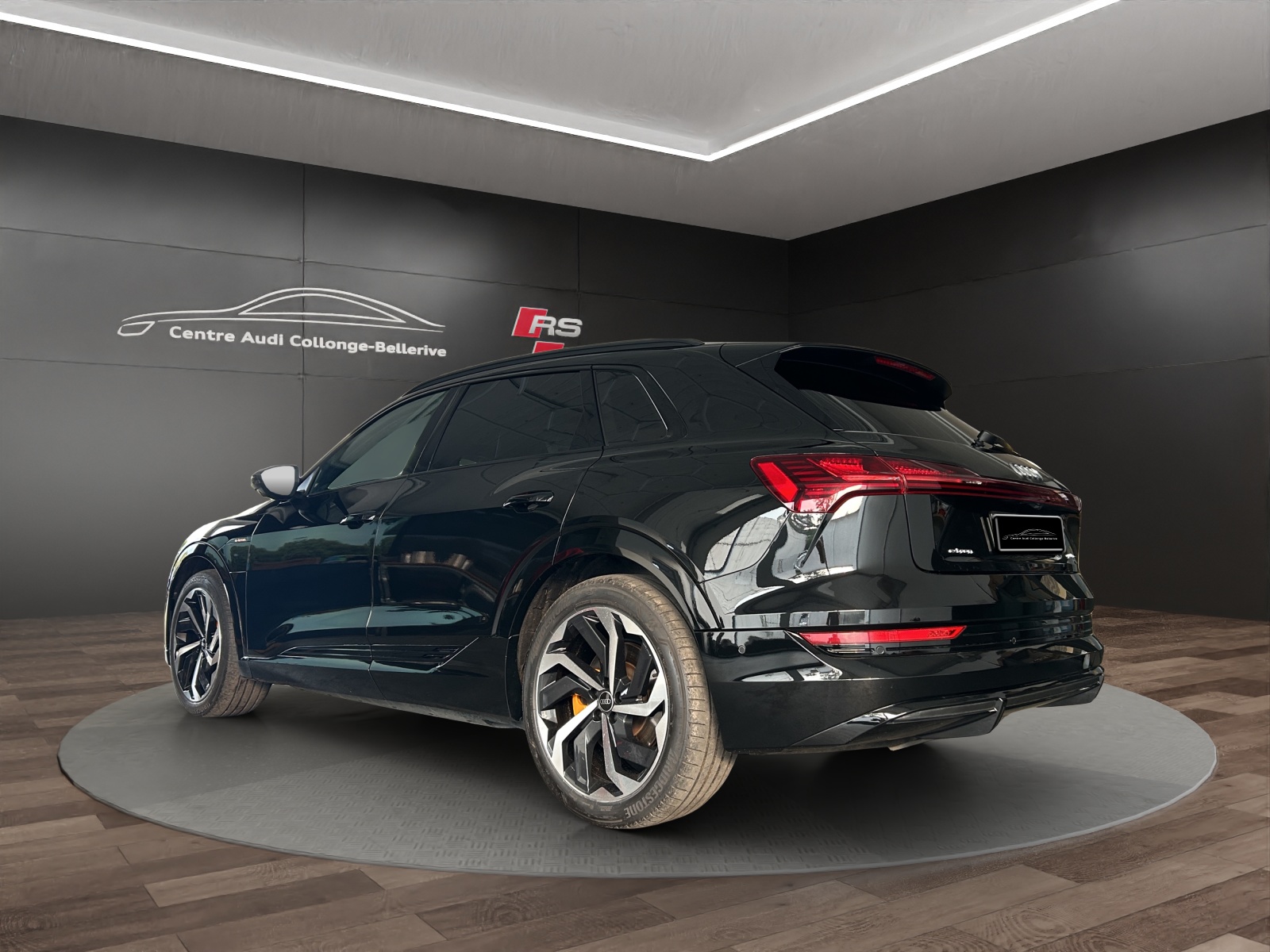 AUDI e-tron 55 S Line quattro-image-3