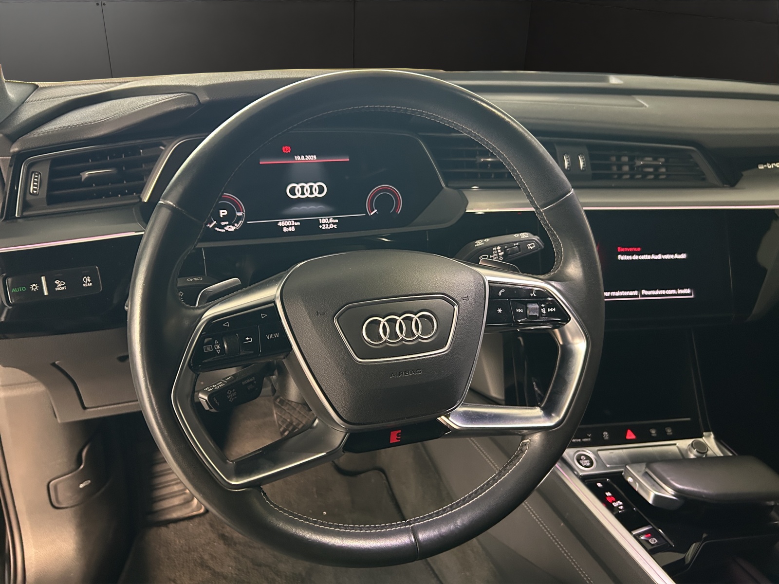 AUDI e-tron 55 S Line quattro-image-9