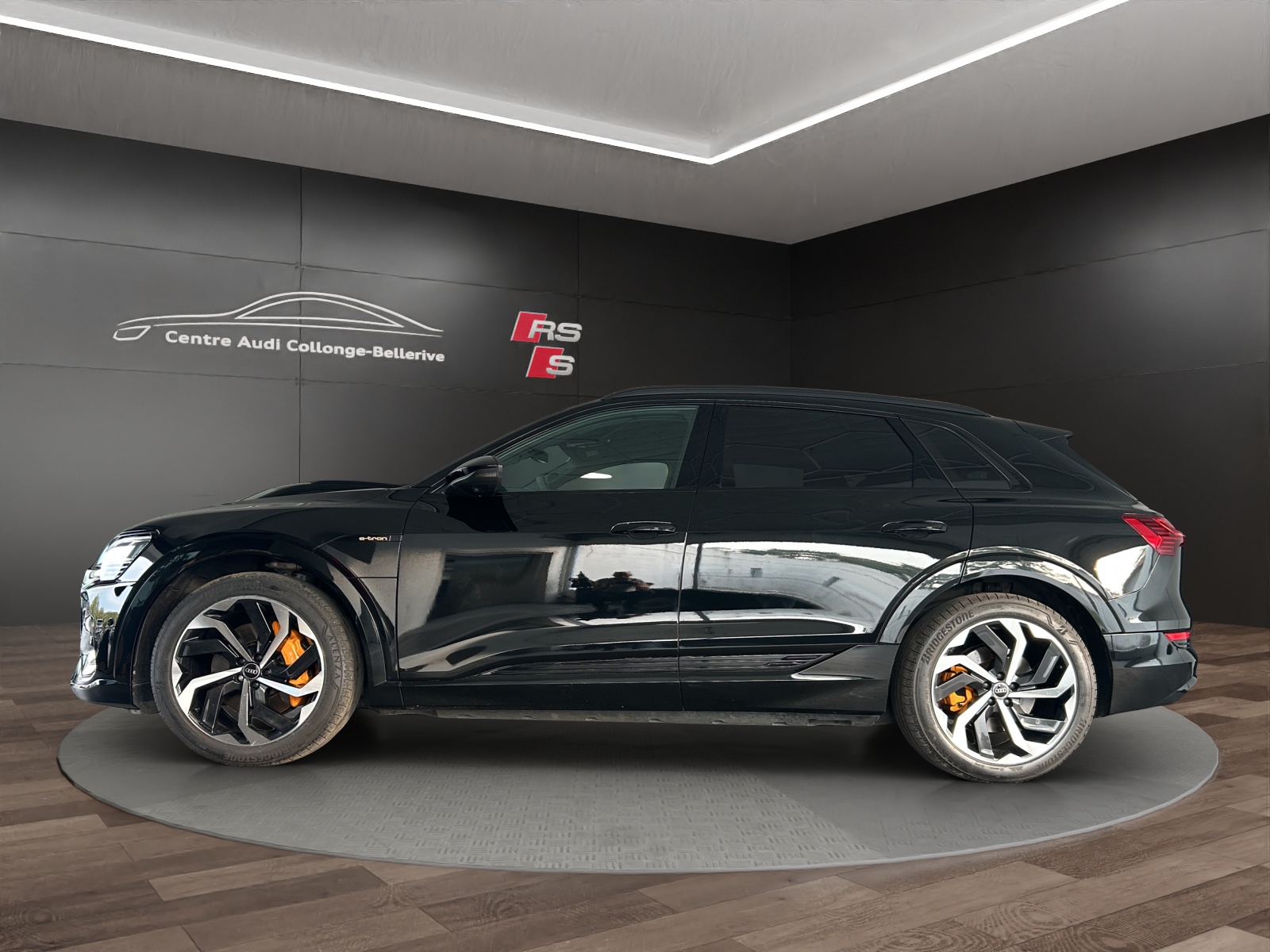 AUDI e-tron 55 S Line quattro-image-2