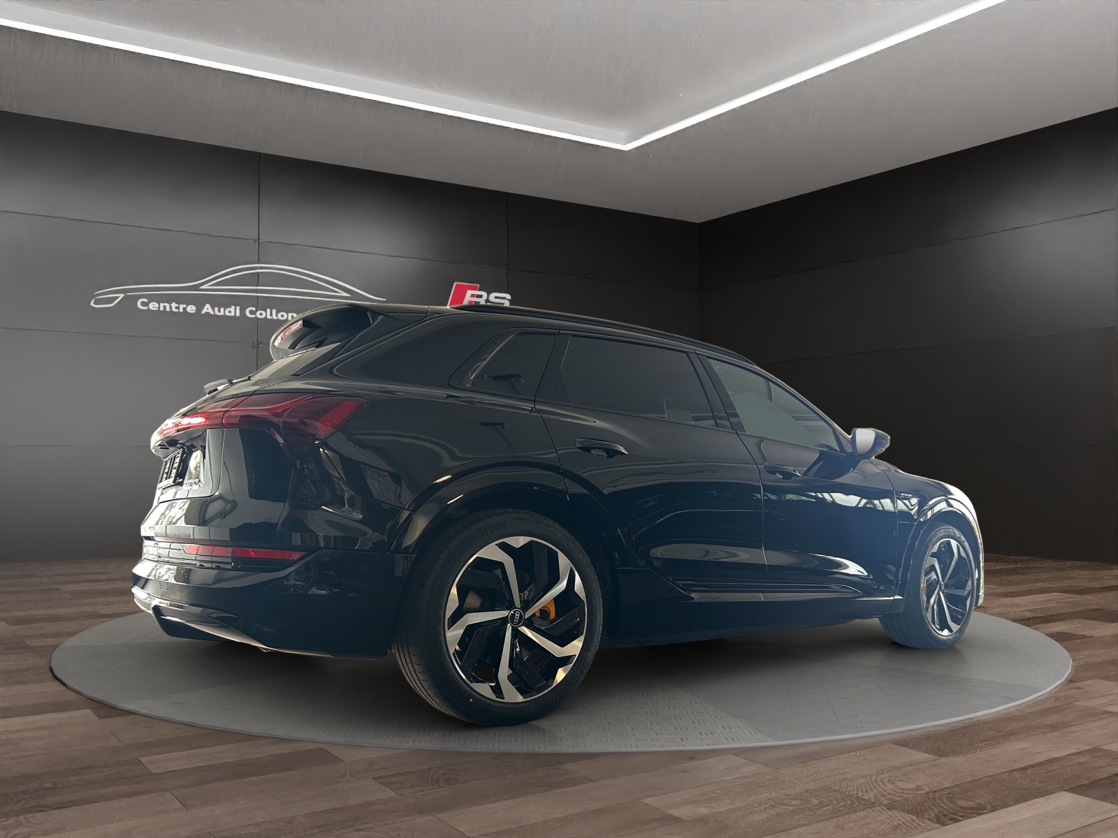 AUDI e-tron 55 S Line quattro-image-5