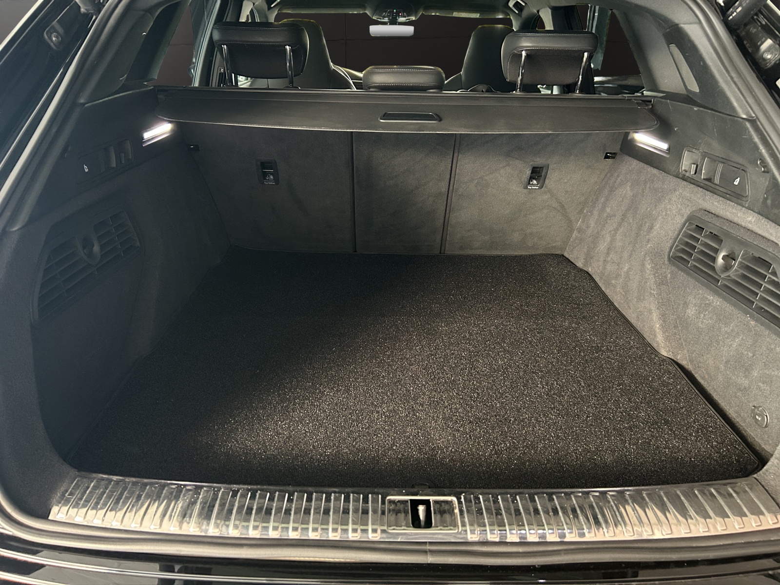 AUDI e-tron 55 S Line quattro-image-17