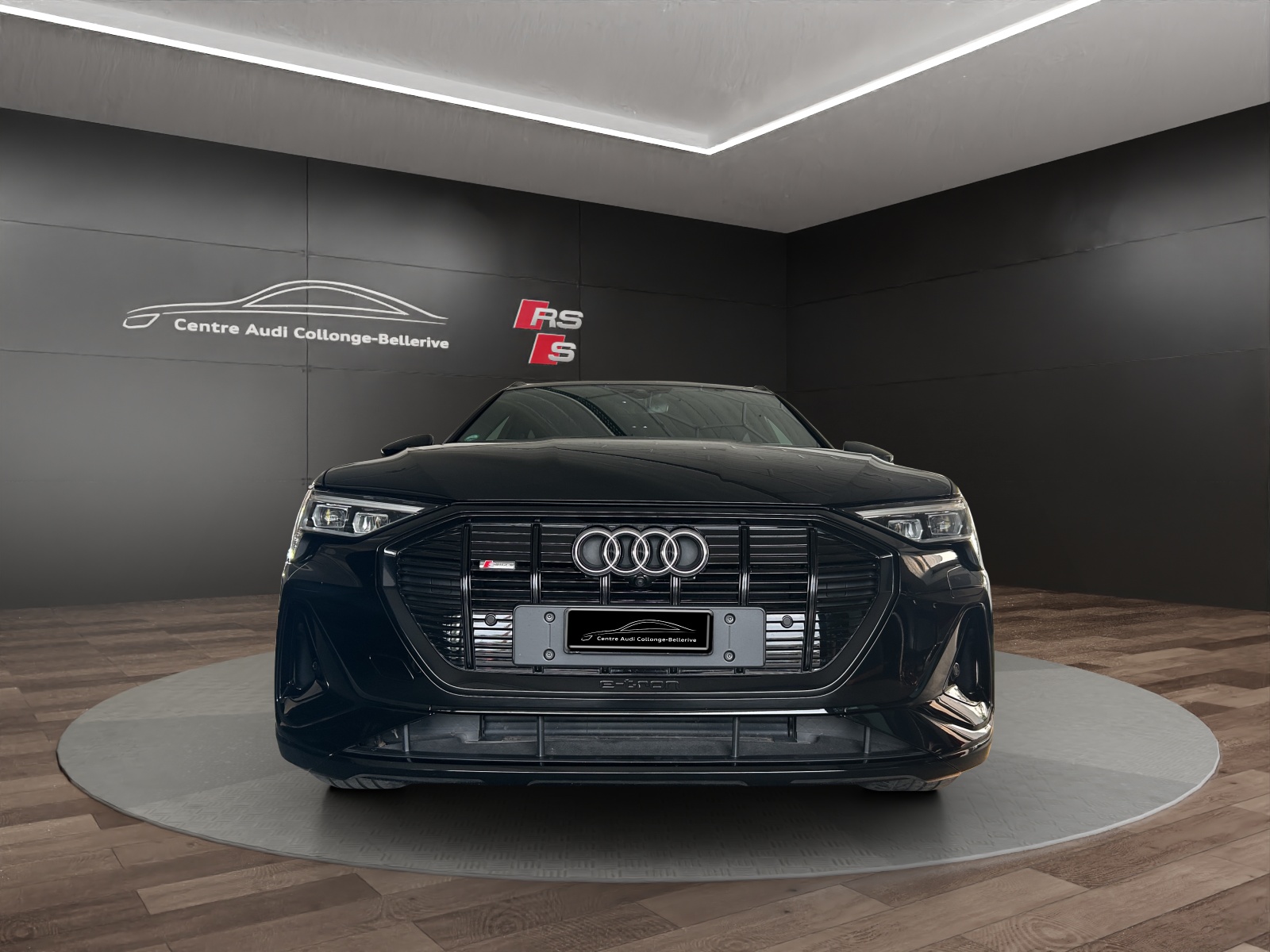 AUDI e-tron 55 S Line quattro-image-1