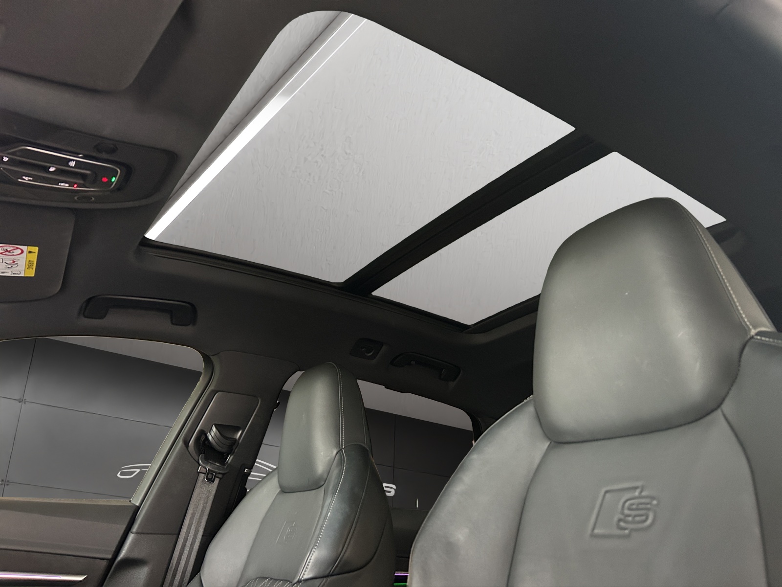 AUDI e-tron 55 S Line quattro-image-22