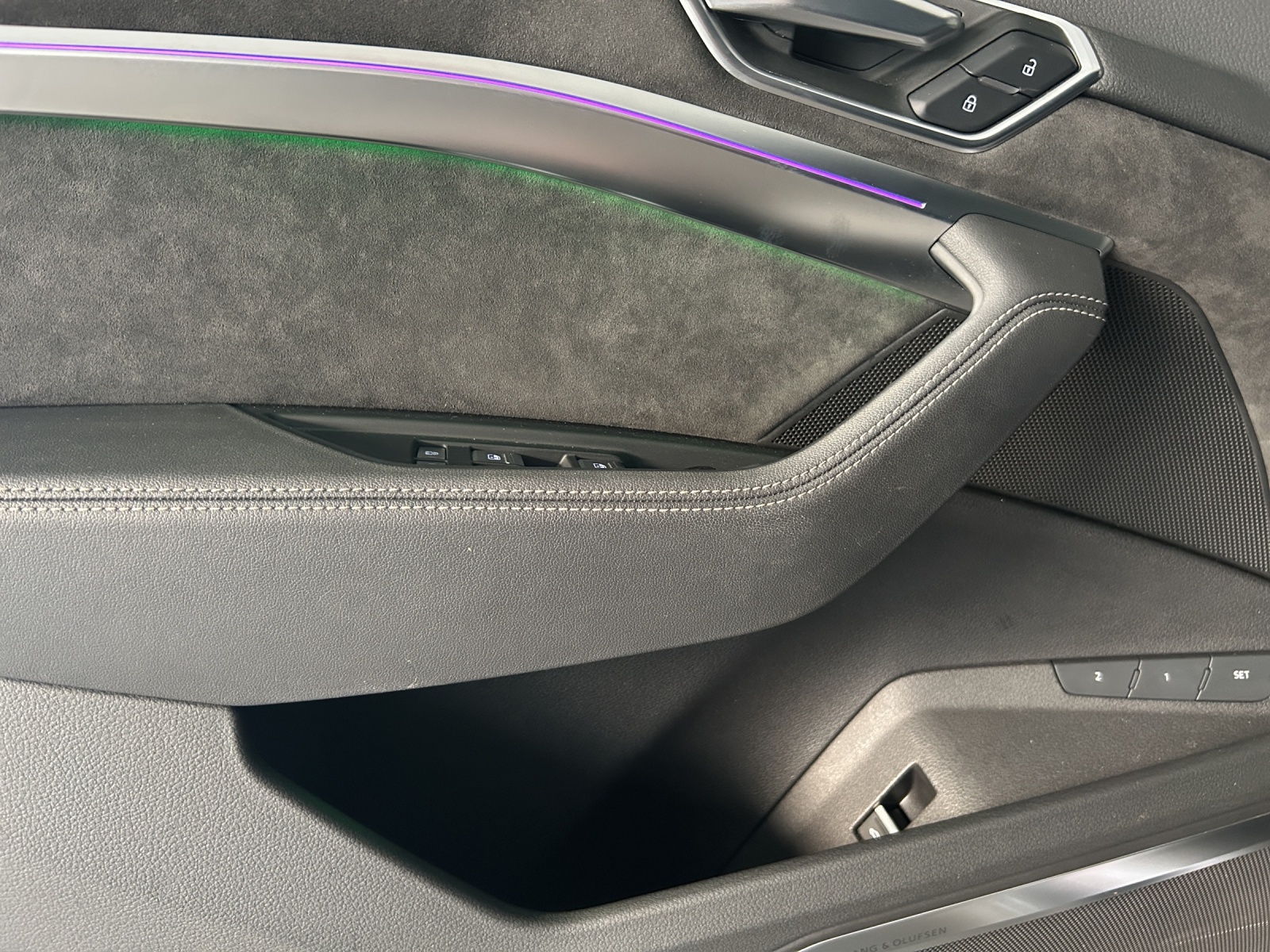 AUDI e-tron 55 S Line quattro-image-18