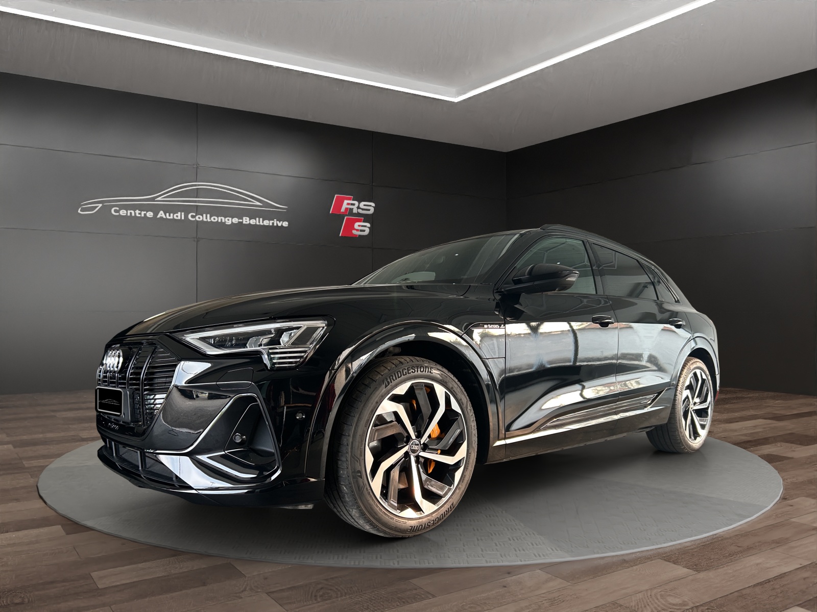 AUDI e-tron 55 S Line quattro-image-0