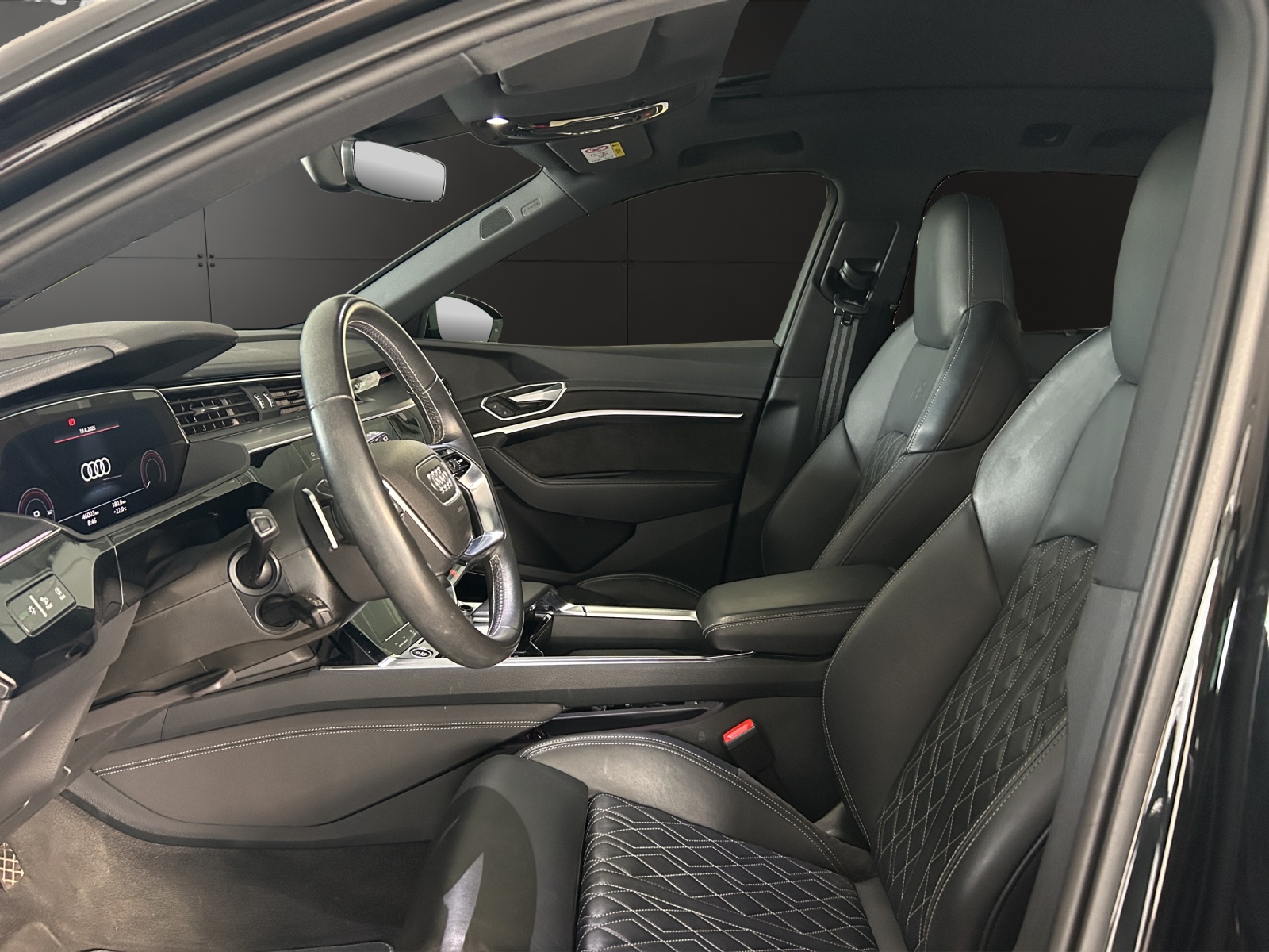 AUDI e-tron 55 S Line quattro-image-8