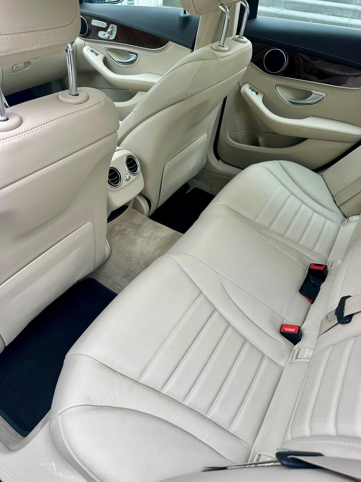 MERCEDES-BENZ C 400 Exclusive 4Matic 7G-Tronic-image-10