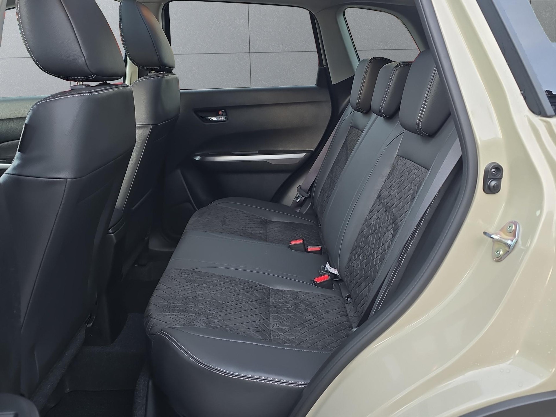 SUZUKI Vitara 1.4 T Compact Top Hybrid 4x4-image-17