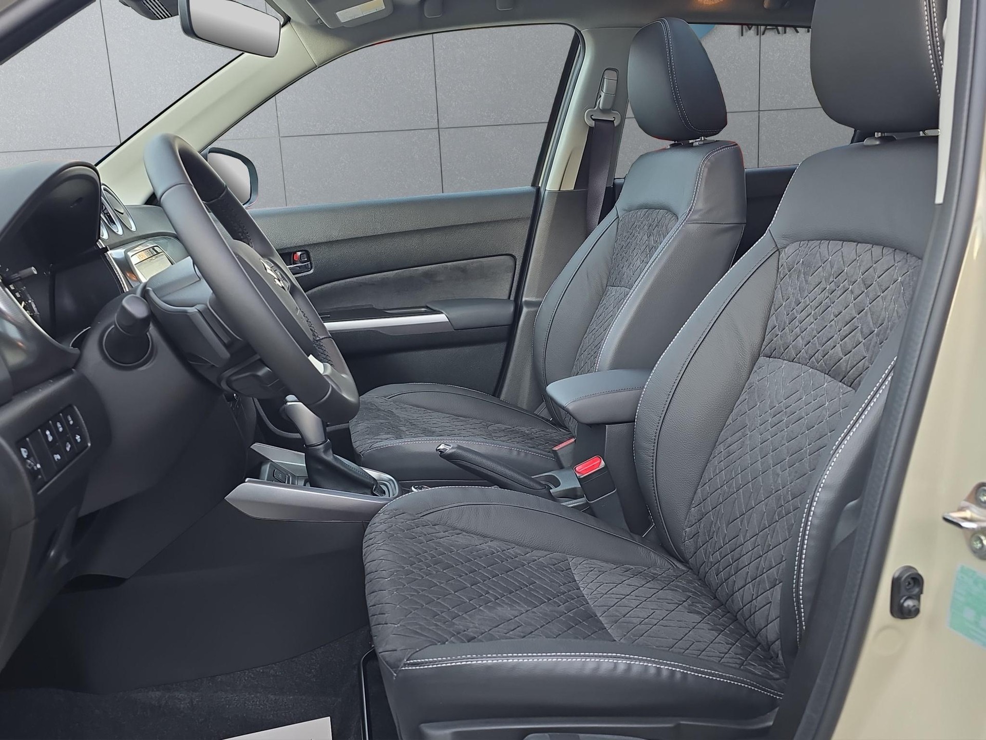 SUZUKI Vitara 1.4 T Compact Top Hybrid 4x4-image-16