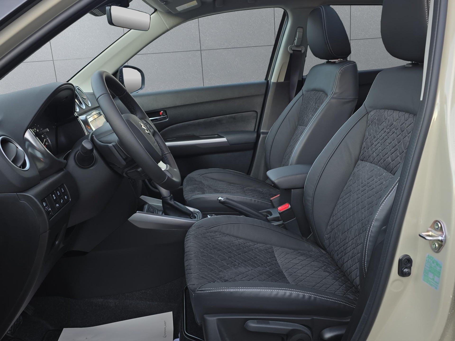 SUZUKI Vitara 1.4 T Compact Top Hybrid 4x4-image-15