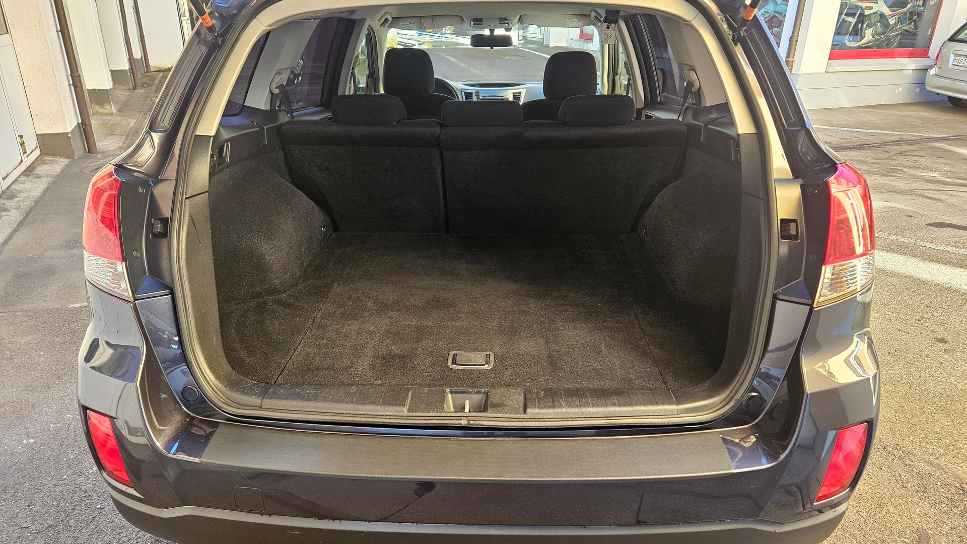 SUBARU Outback 2.5i Swiss Special AWD Lineartronic-image-13