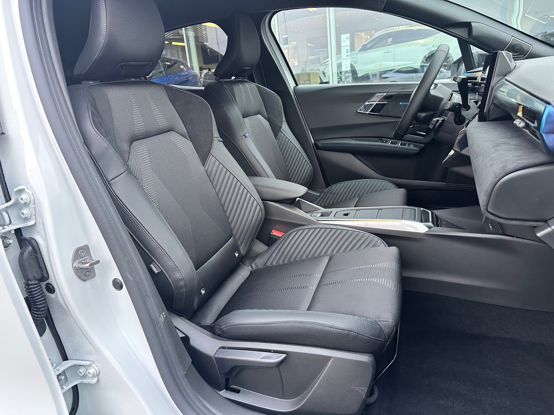 RENAULT Clio 1.8 E-Tech Esprit Alpine-image-9