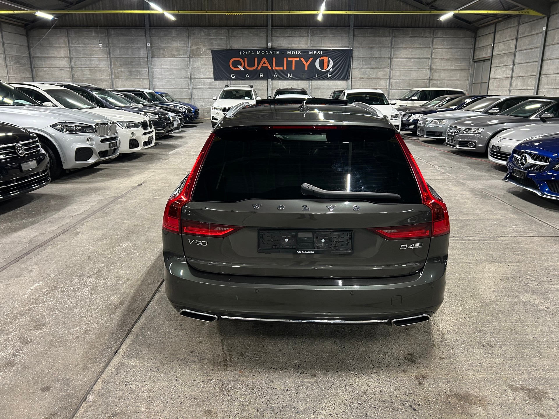 VOLVO V90 D4 AWD Inscription Geartronic-image-4