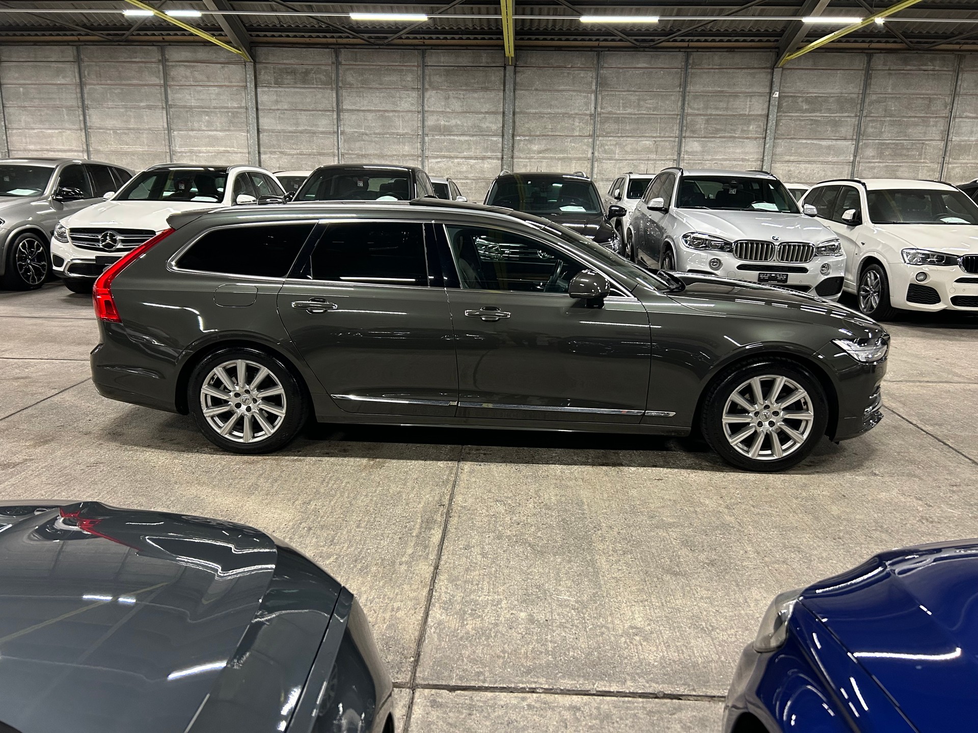 VOLVO V90 D4 AWD Inscription Geartronic-image-2