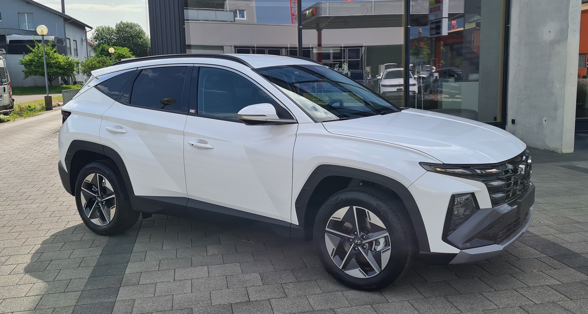HYUNDAI Tucson 1.6 TGDI HEV Amplia 4WD-showroom-element-2