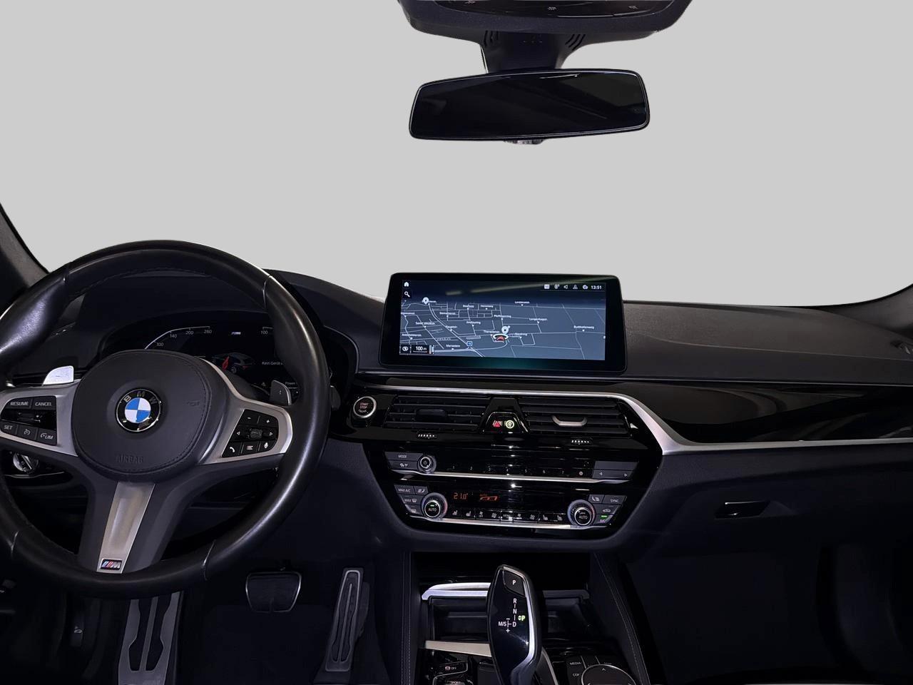 BMW 530d xDrive Touring M Sport-image-12