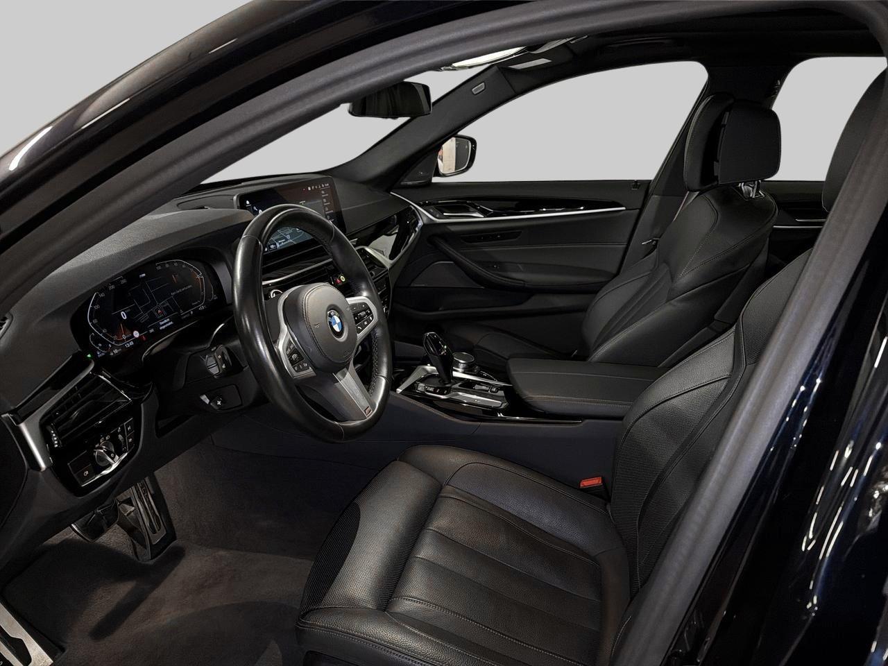 BMW 530d xDrive Touring M Sport-image-11