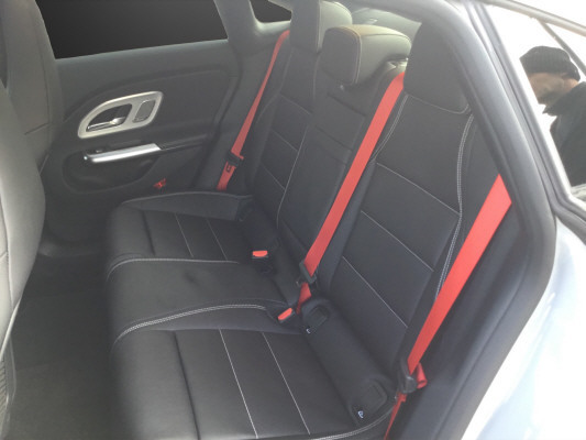 MERCEDES-BENZ CLA 220 8G-DCT 4Matic-image-10