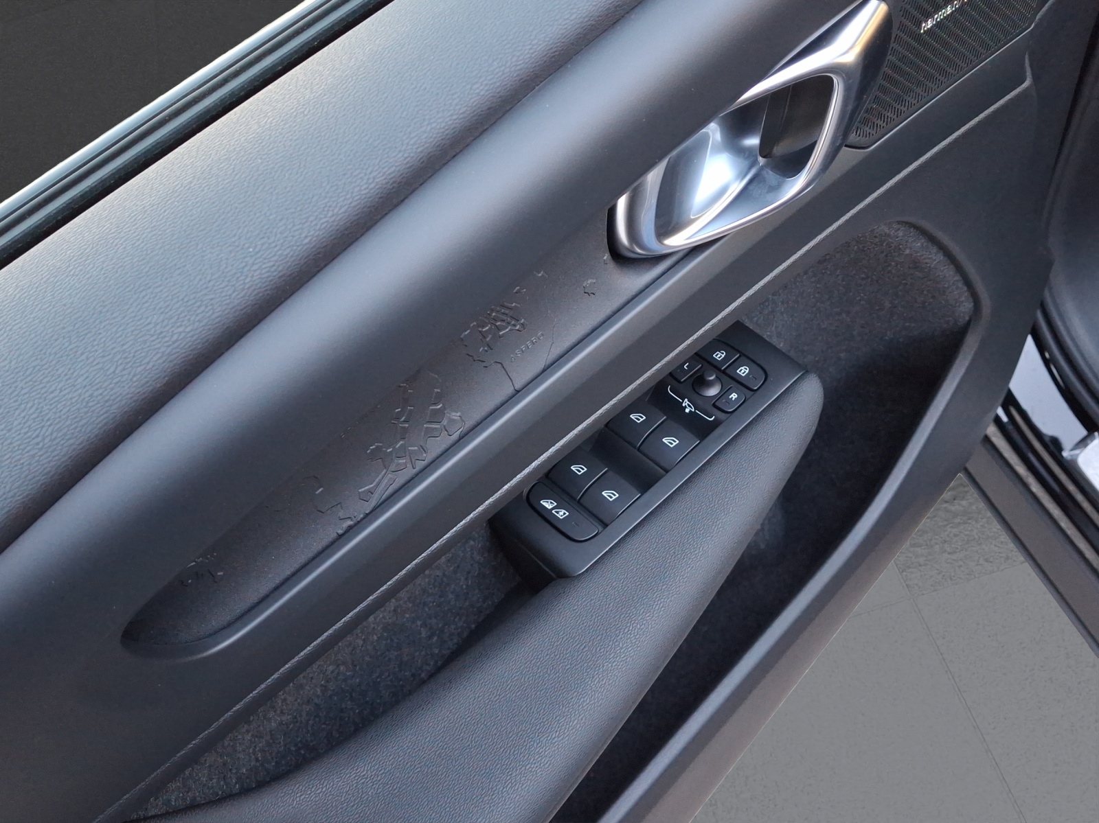 Image VOLVO EX40 EX40 82kWh Twin Motor AWD Plus