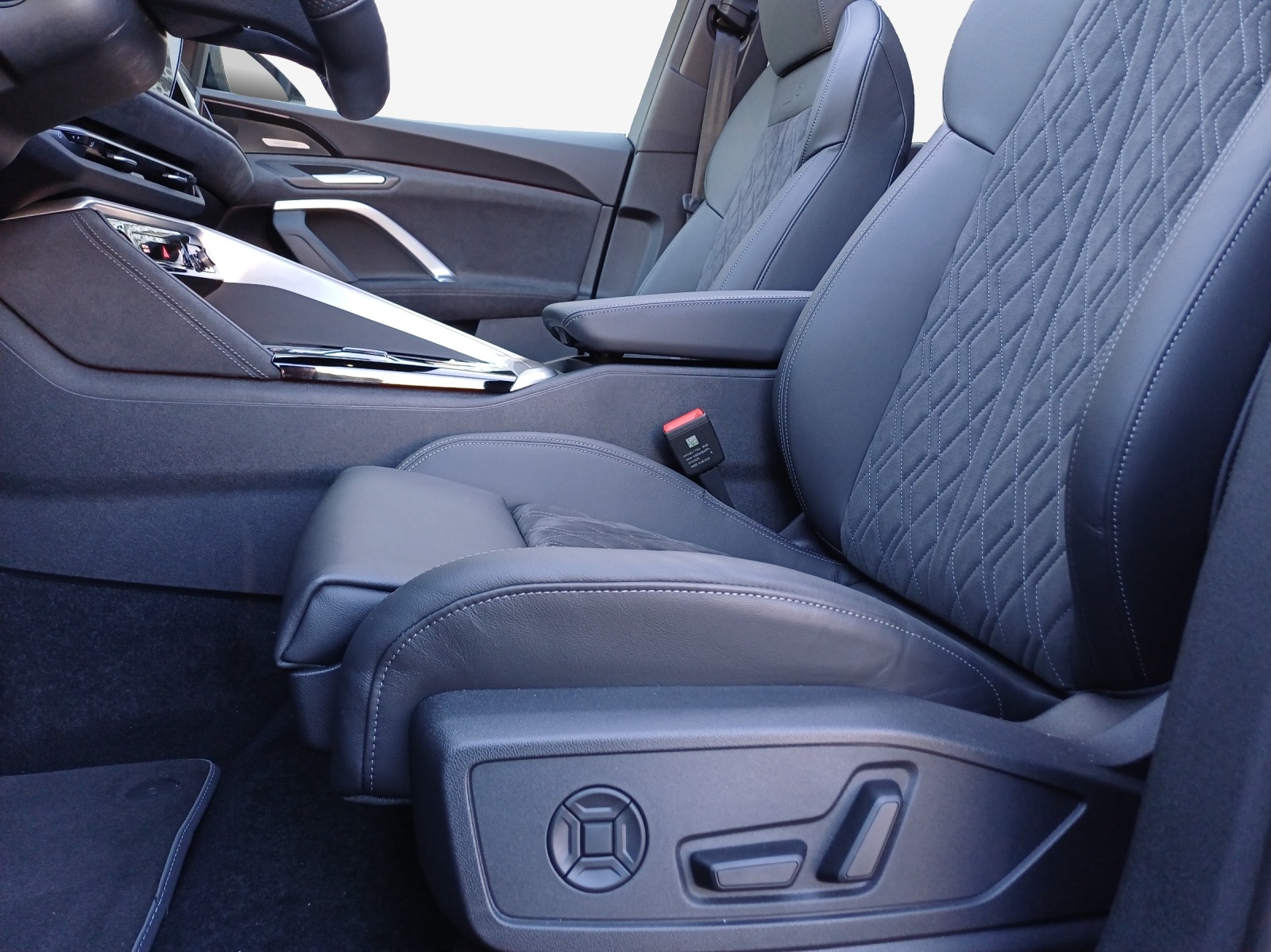AUDI SQ5 TFSI quattro S-tronic-image-7