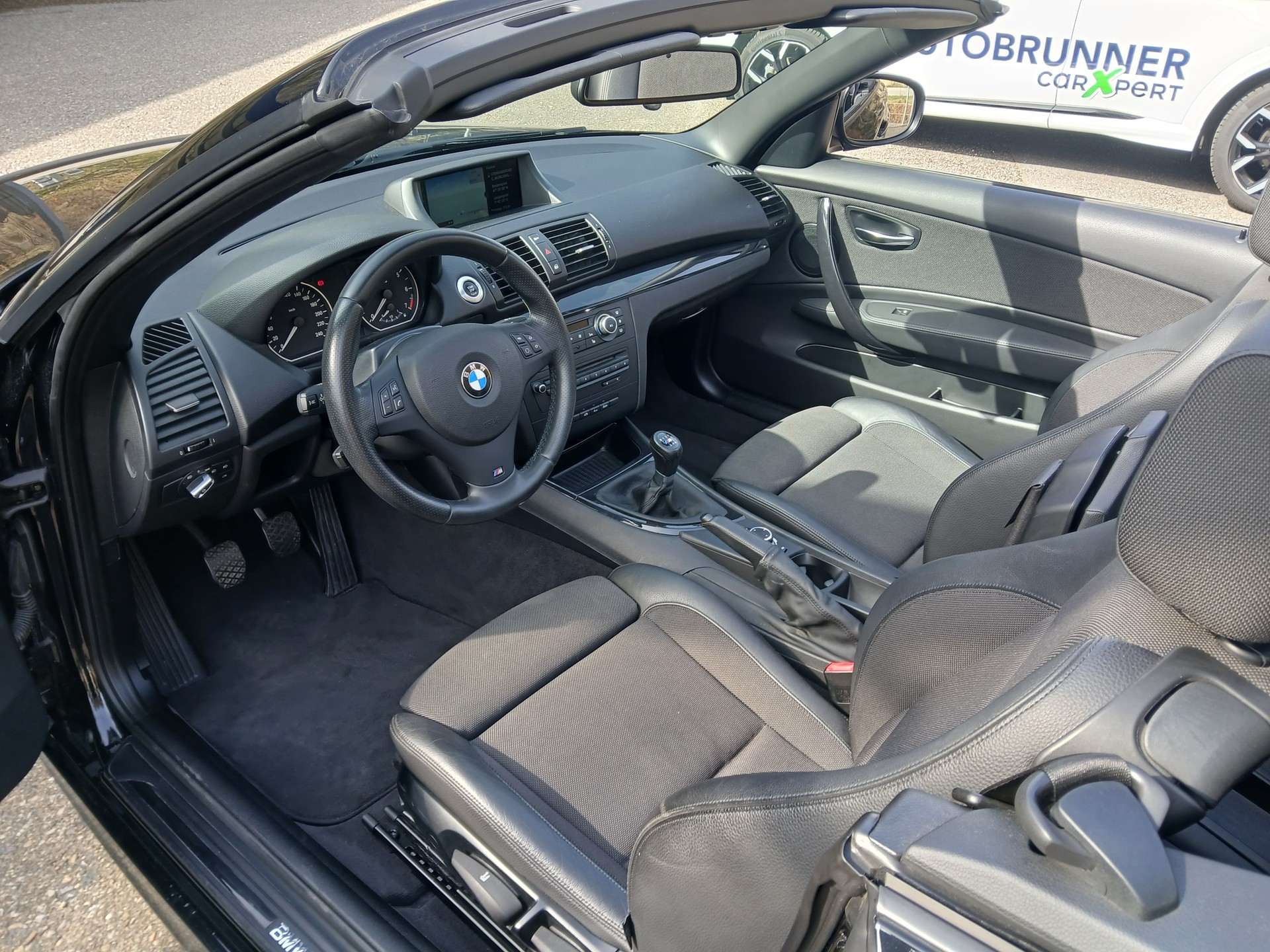 BMW 118i Cabrio-image-8