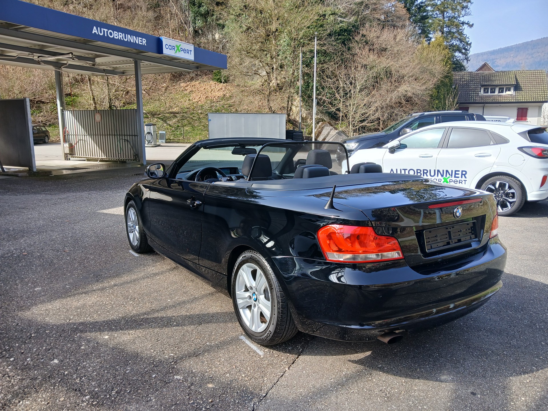 BMW 118i Cabrio-image-3