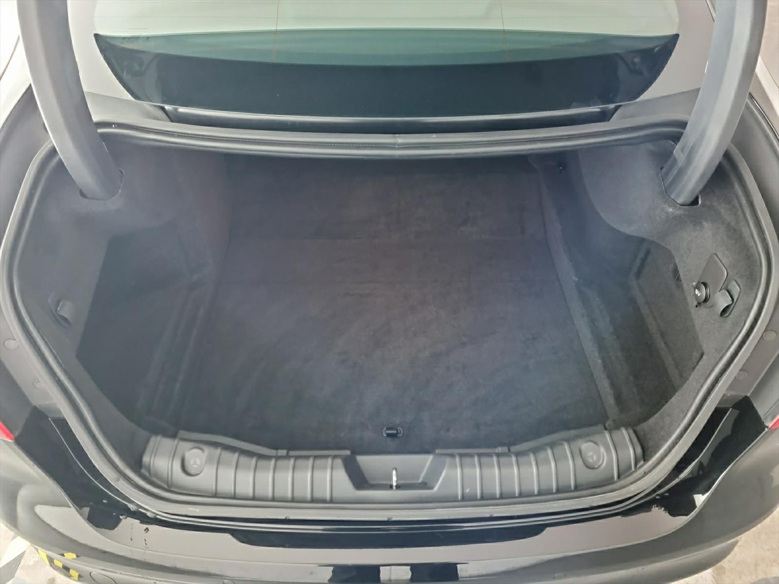 JAGUAR XF S AWD-image-13