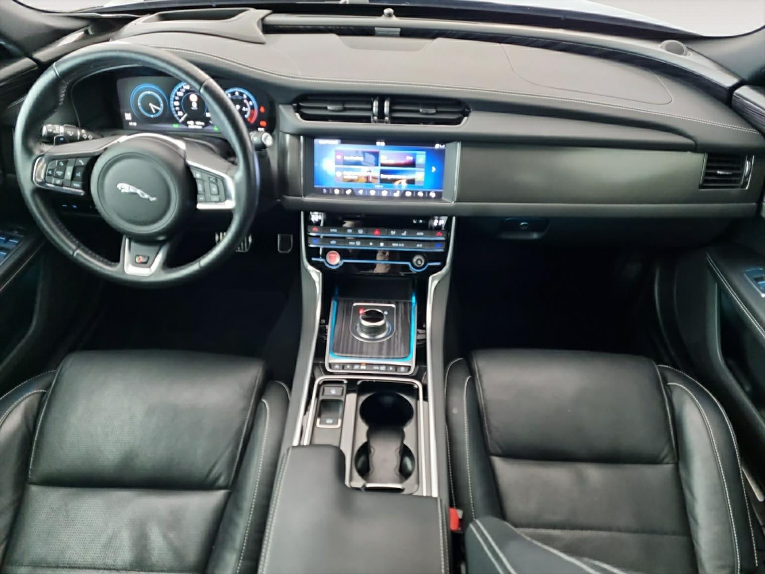JAGUAR XF S AWD-image-5
