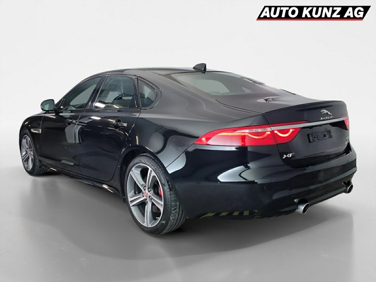 JAGUAR XF S AWD-image-1