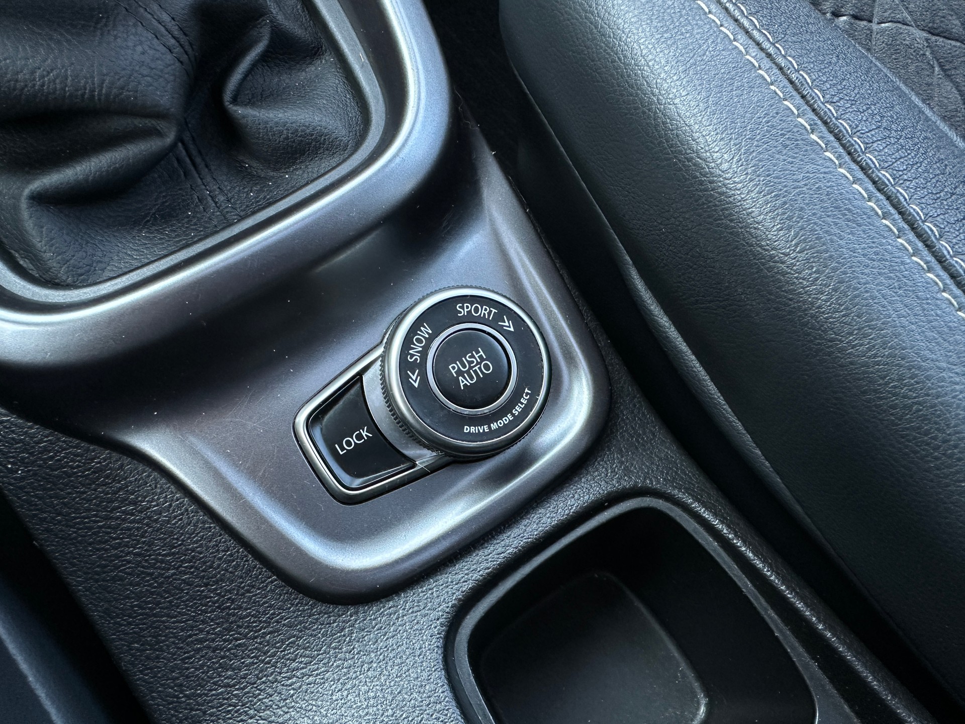SUZUKI Vitara 1.4T Compact + Hybrid-image-17