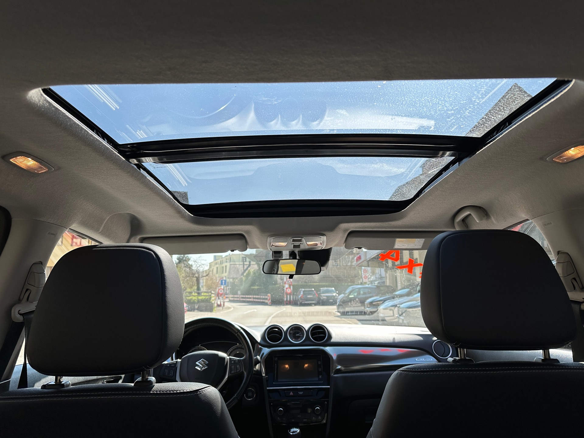 SUZUKI Vitara 1.4T Compact + Hybrid-image-16