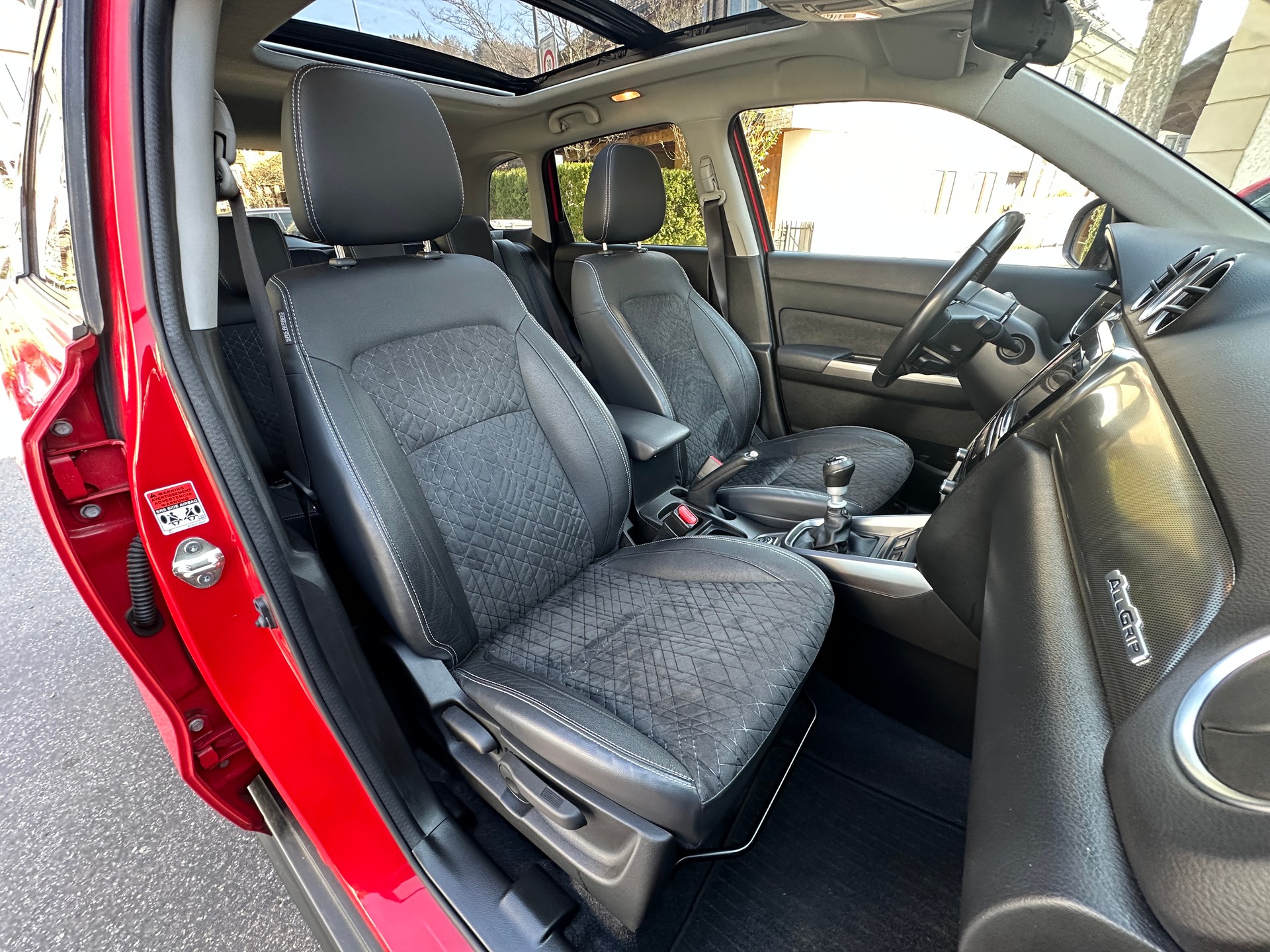 SUZUKI Vitara 1.4T Compact + Hybrid-image-10