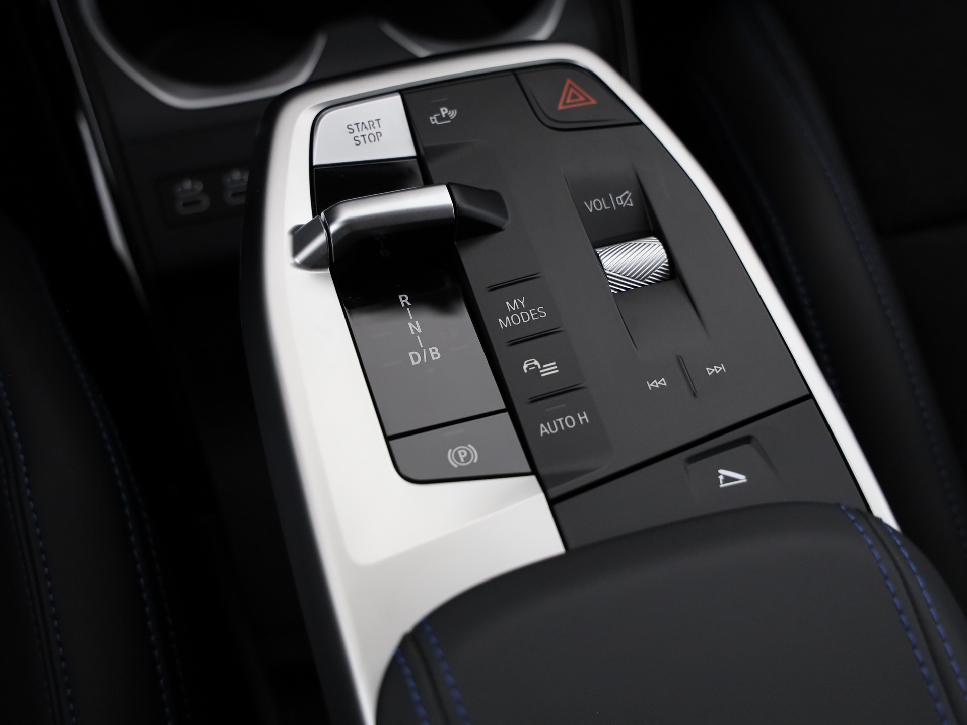 BMW iX2 30 xDrive-image-17