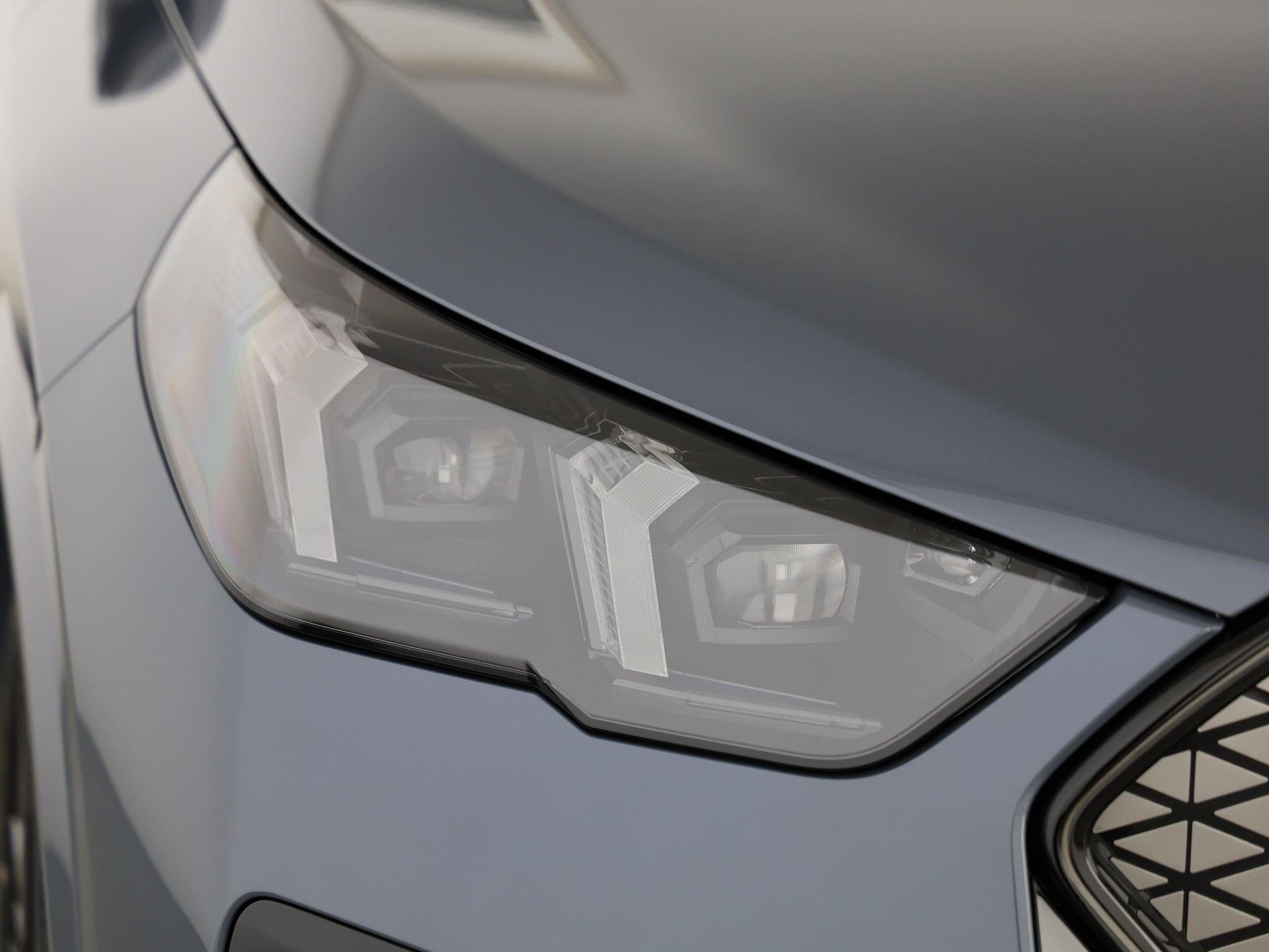 BMW iX2 30 xDrive-image-5