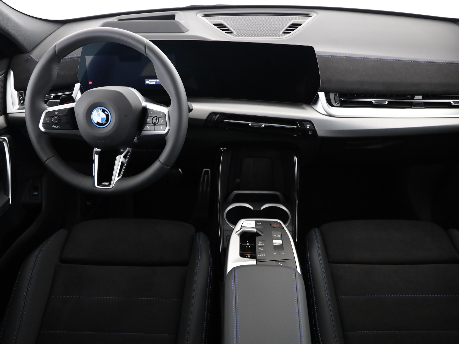 BMW iX2 30 xDrive-image-16