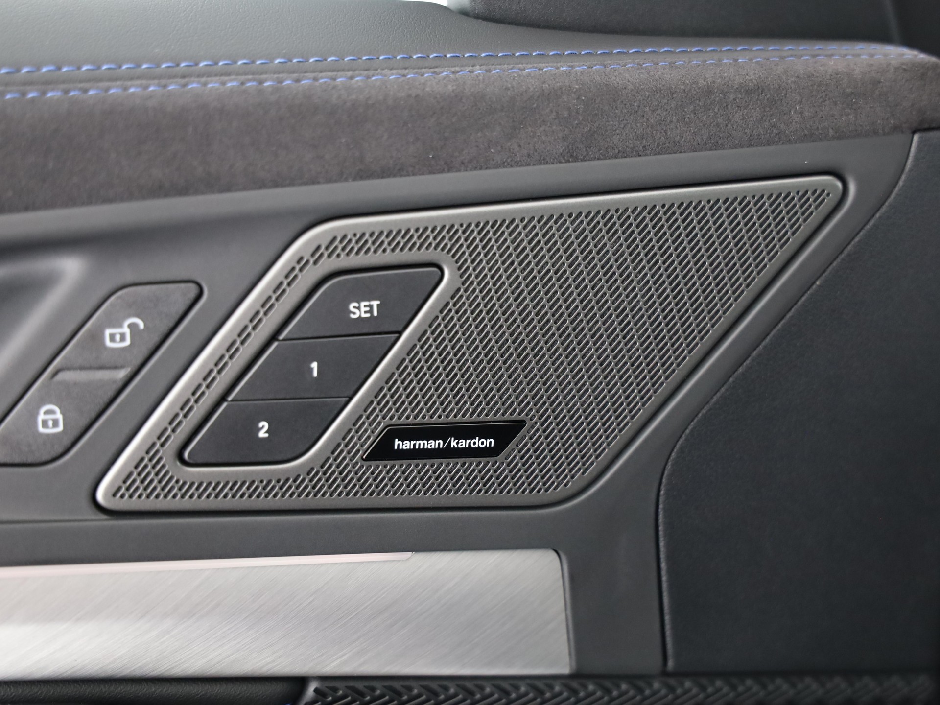 BMW iX2 30 xDrive-image-9