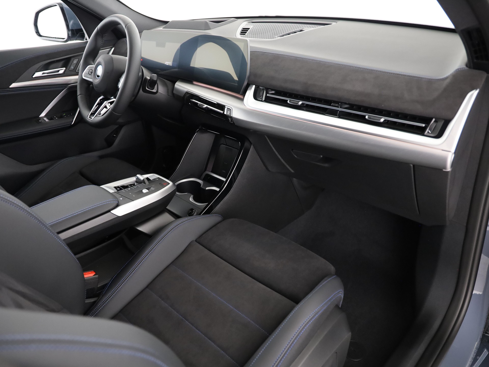 BMW iX2 30 xDrive-image-13