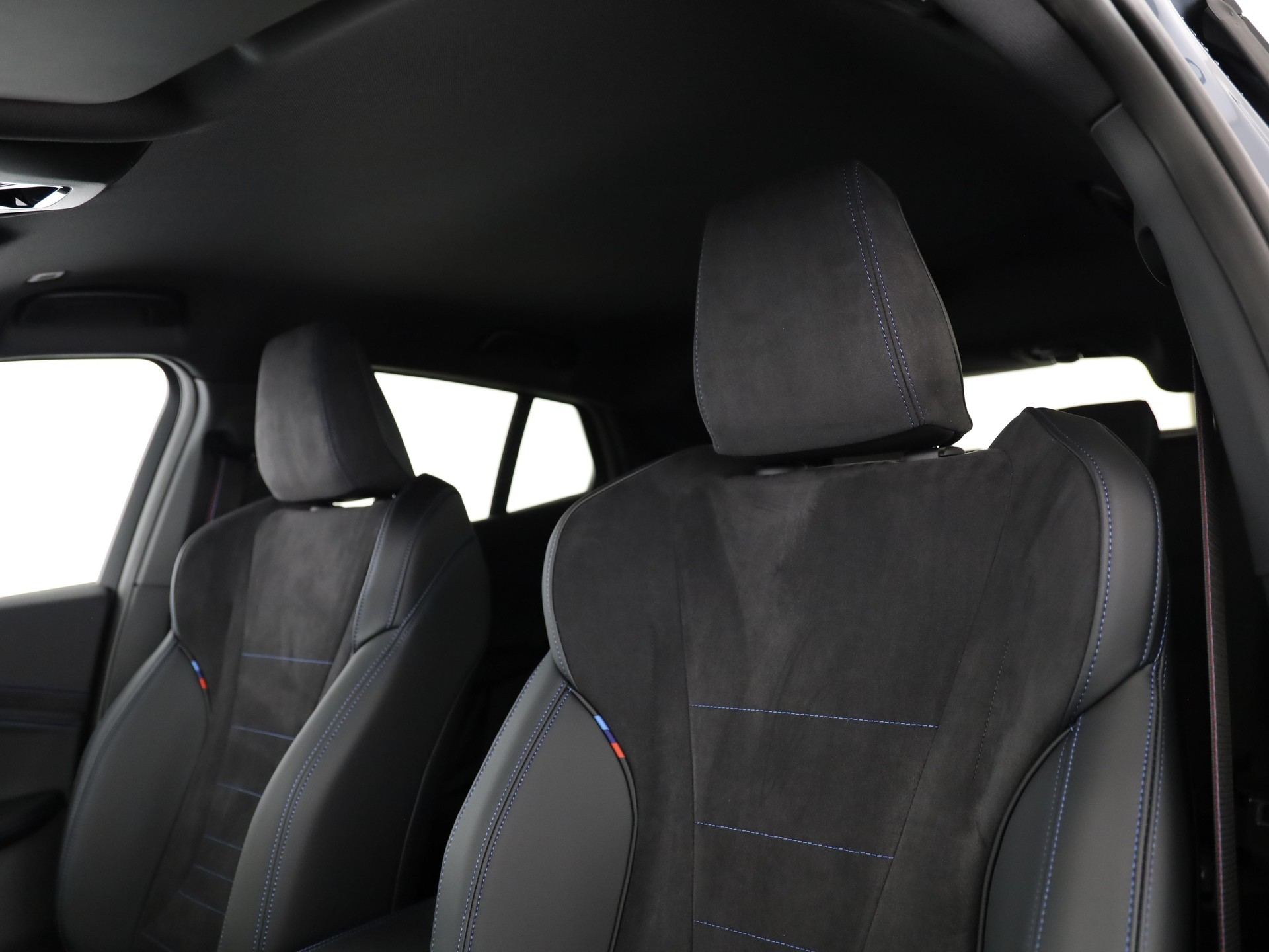 BMW iX2 30 xDrive-image-10