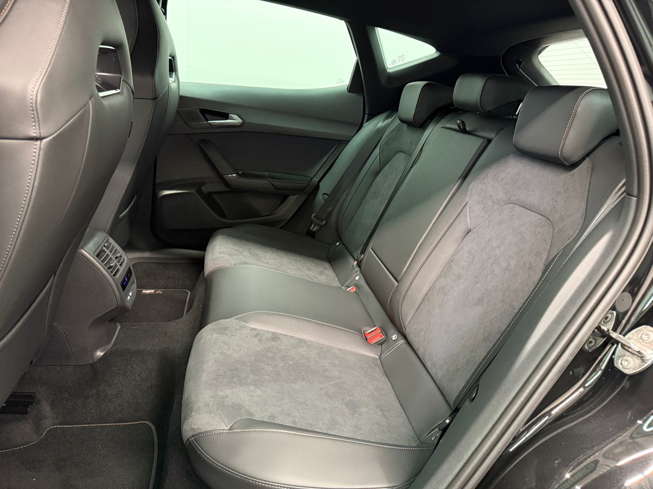 CUPRA Formentor 1.5 e-HYBRID pHEV Black Edition-image-11