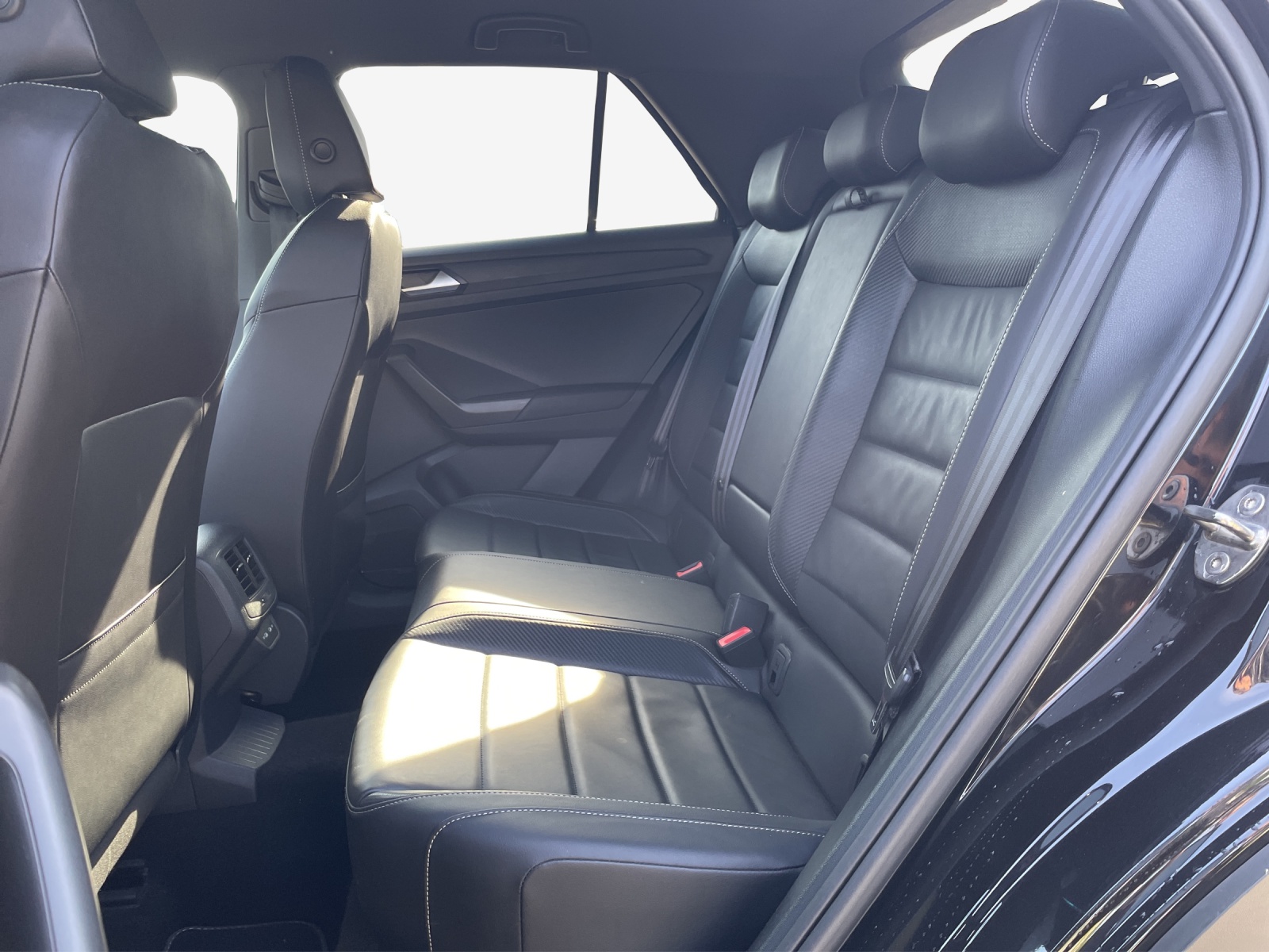 VW T-Roc 2.0 TSI R-Line DSG 4Motion-image-11