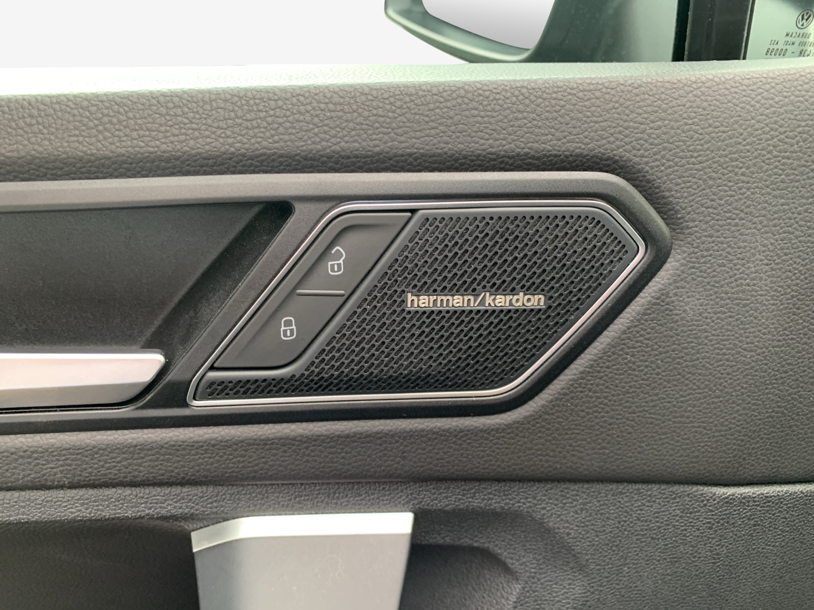 VW Tiguan 2.0TSI R 4Motion DSG-image-14