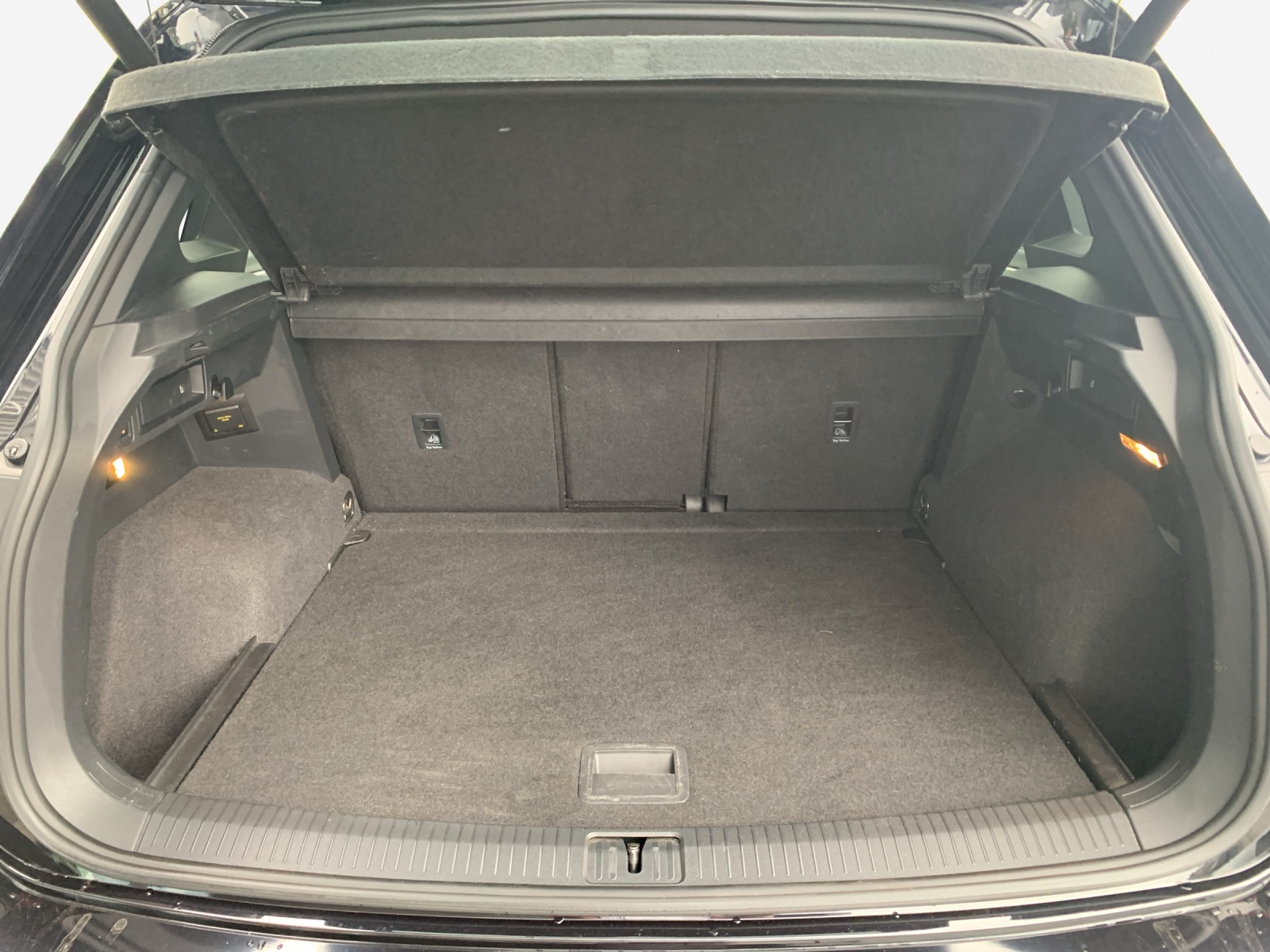 VW Tiguan 2.0TSI R 4Motion DSG-image-12