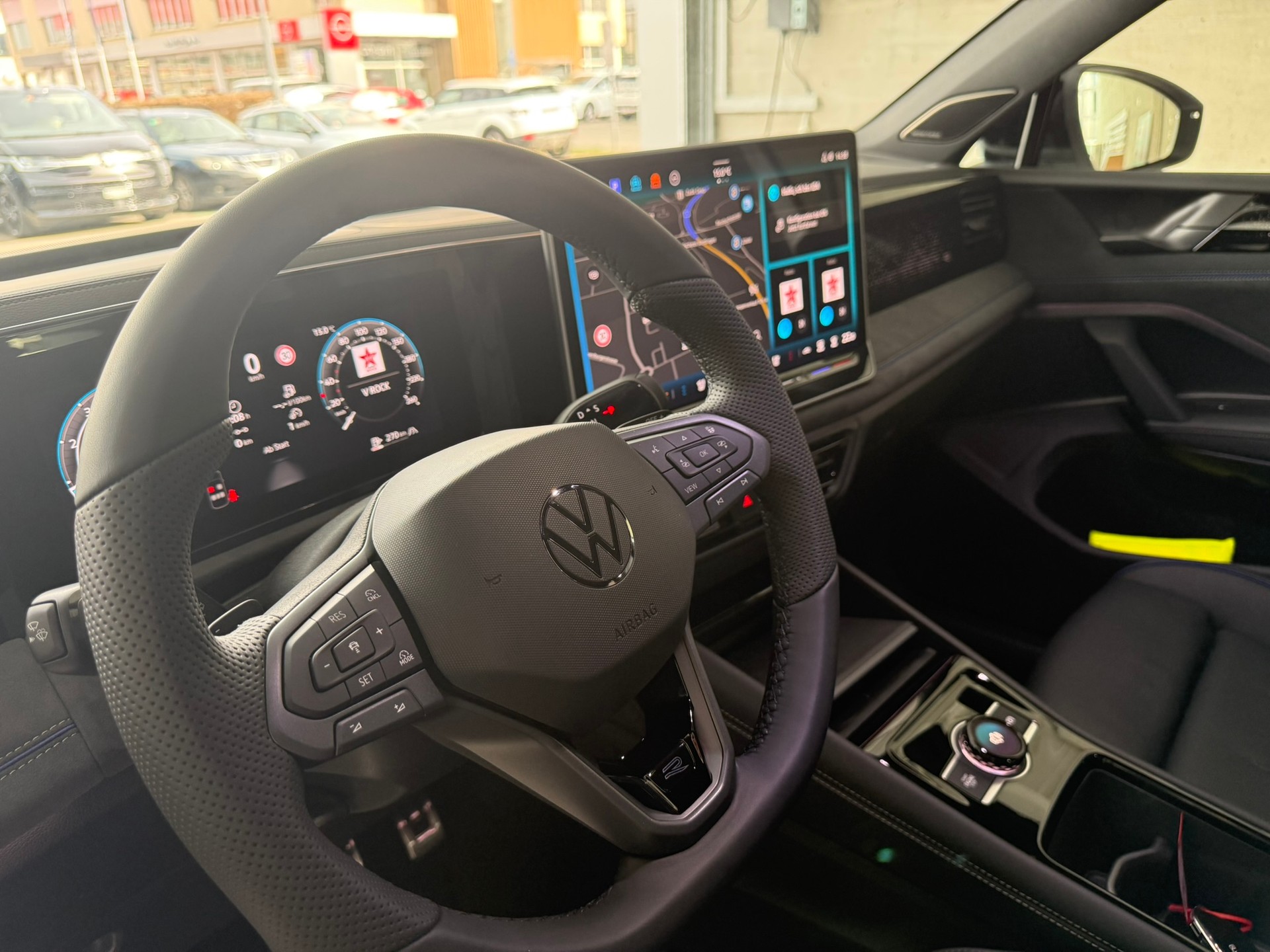 VW Tiguan 2.0 TSI DSG R-Line Plus 4Motion-image-16