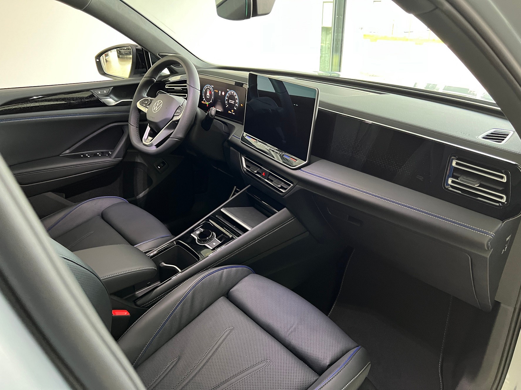 VW Tiguan 2.0 TSI DSG R-Line Plus 4Motion-image-14