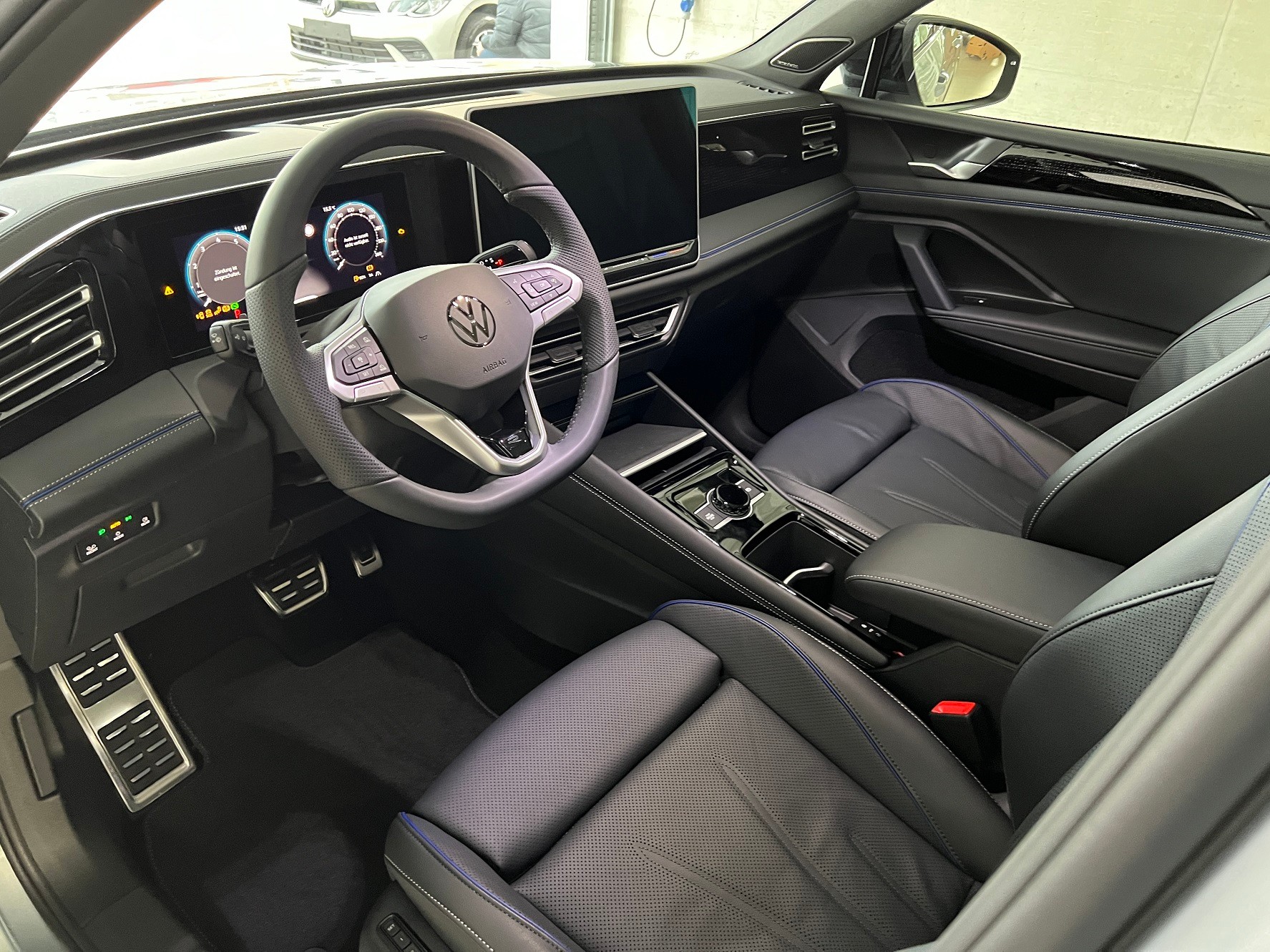 VW Tiguan 2.0 TSI DSG R-Line Plus 4Motion-image-15