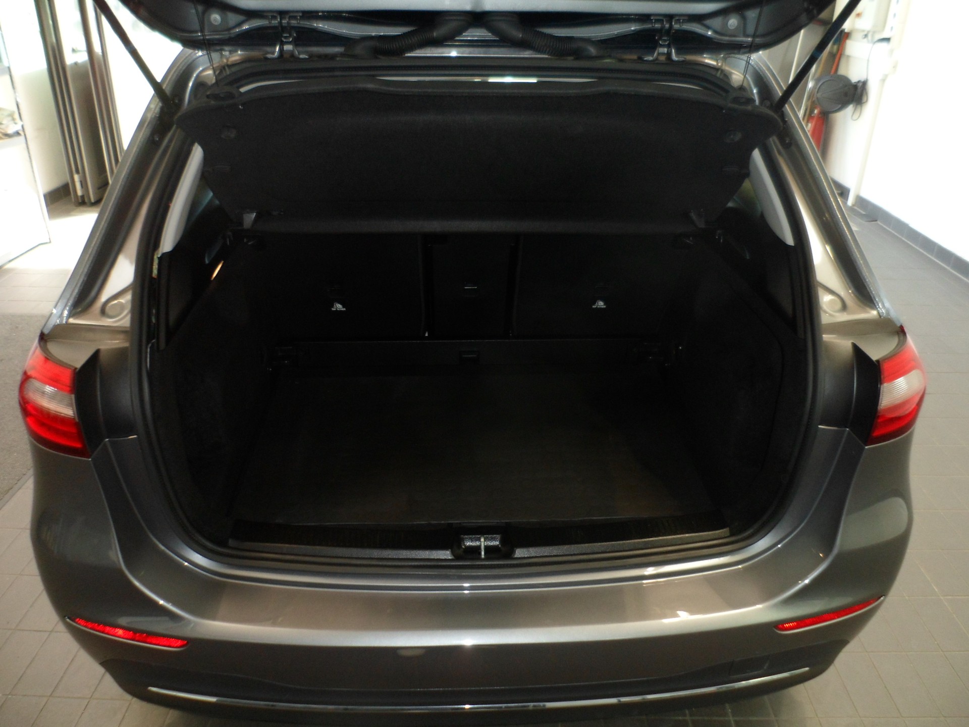 MERCEDES-BENZ B 200 Progressive 7G-DCT-image-4