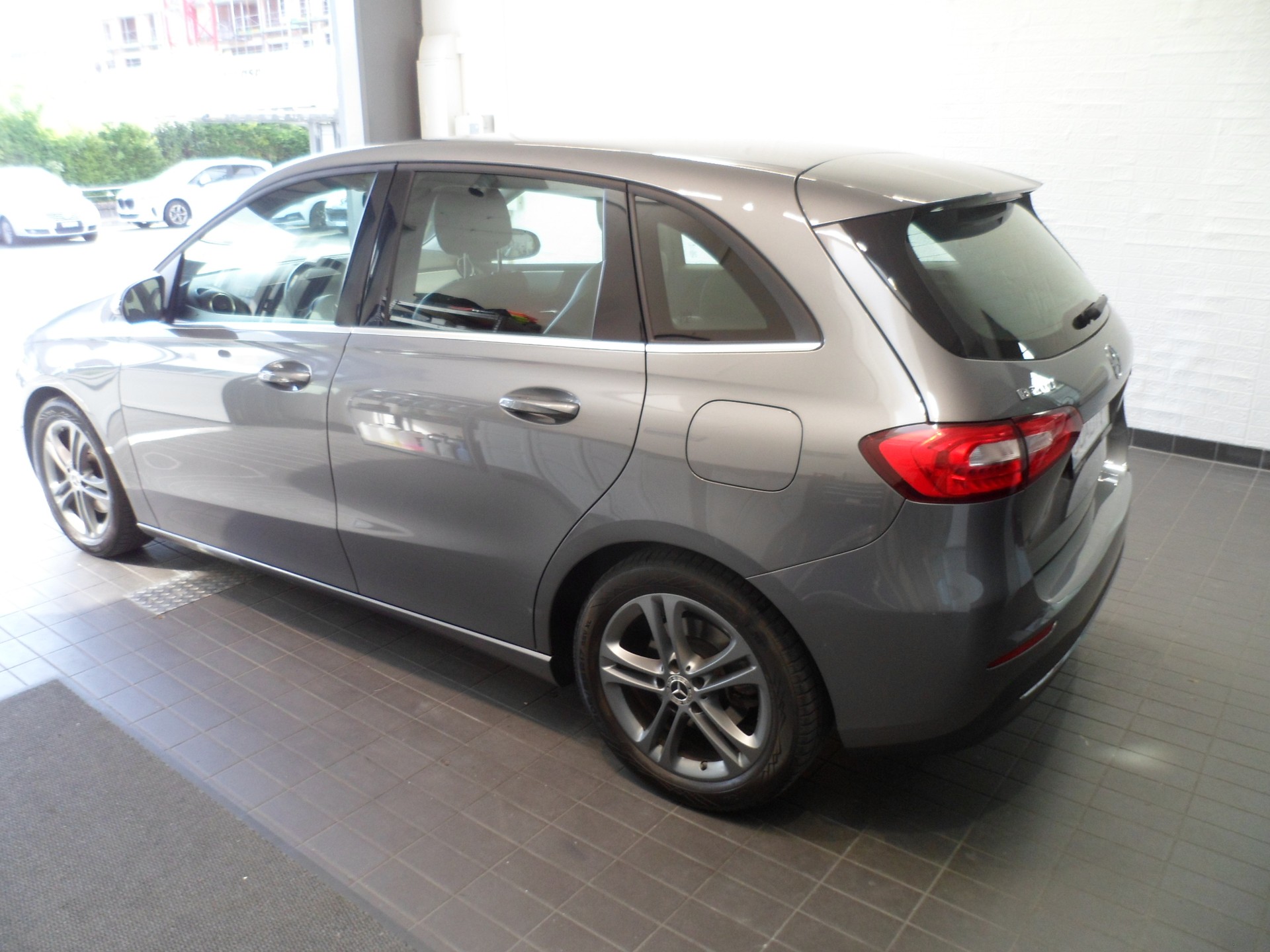 MERCEDES-BENZ B 200 Progressive 7G-DCT-image-2